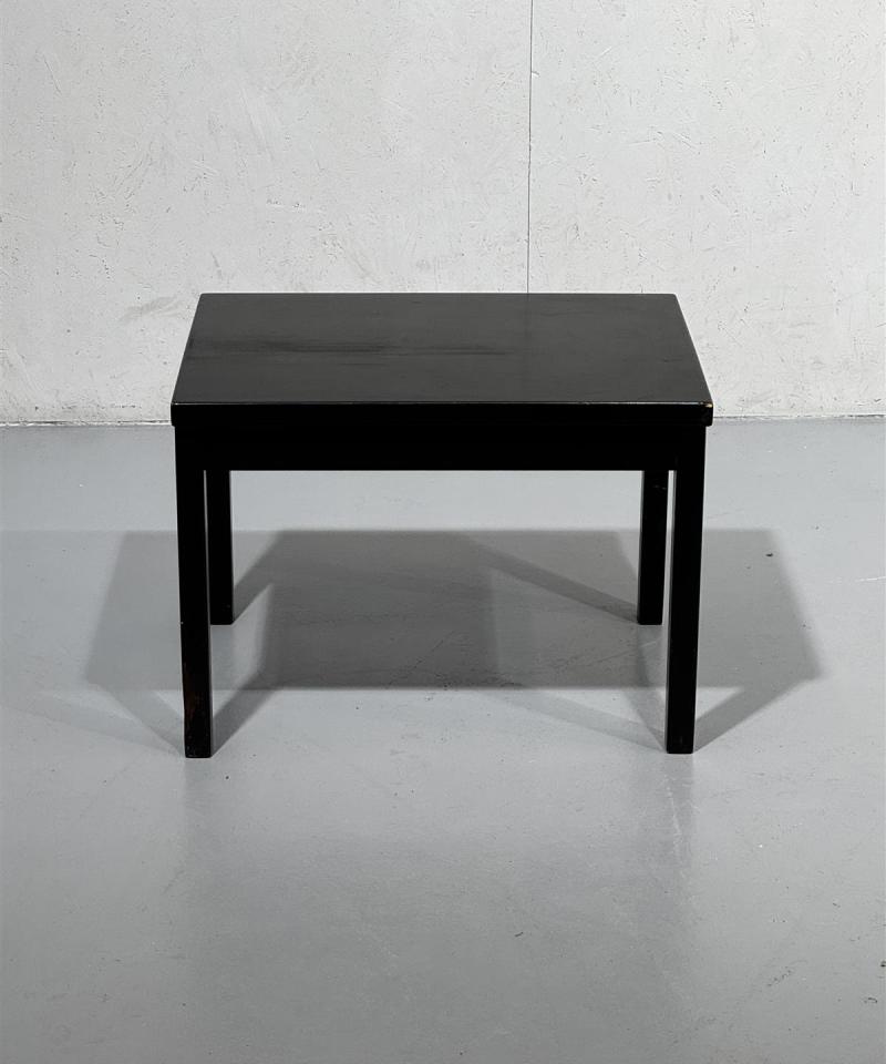 Apupöytä musta 60x48