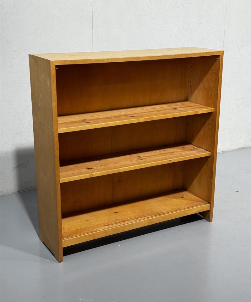 Keravan puusepäntehdas puuhylly