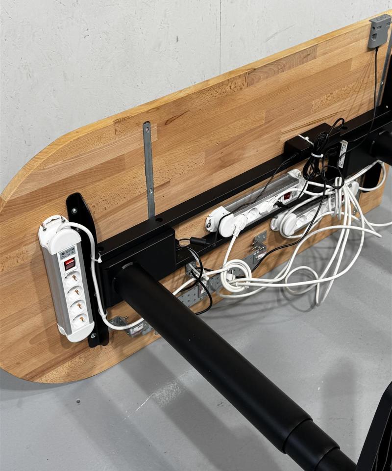 Työpöytä korkeussäädöllä 140x70