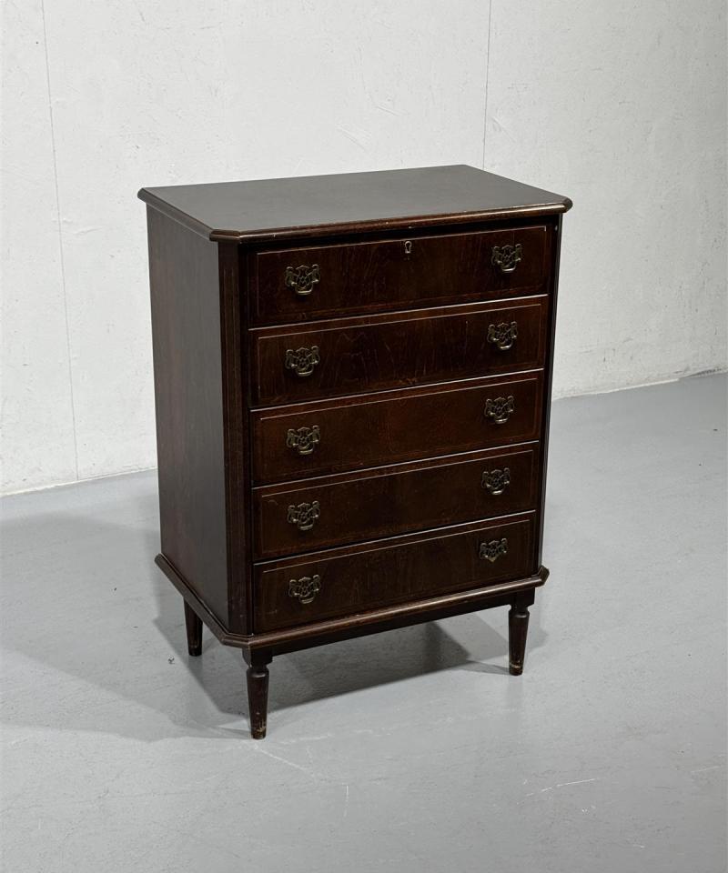 Klassinen lipasto 5 vetolaatikkoa