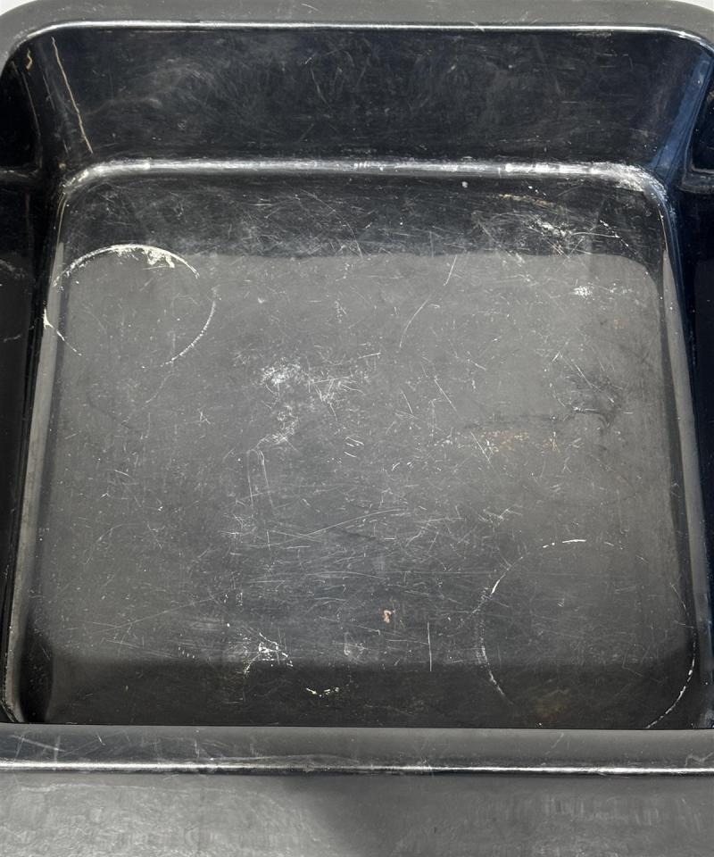 Retro jalallinen kukka-astia musta