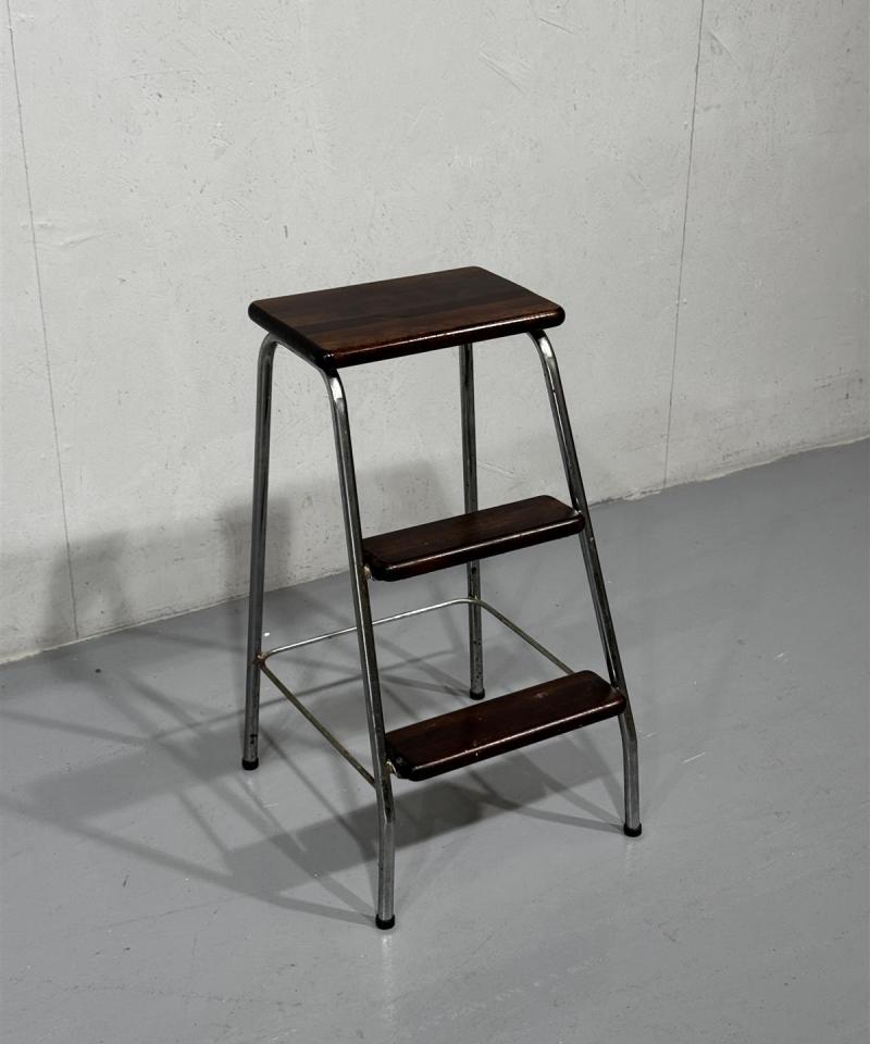 Ruskea porrasjakkara