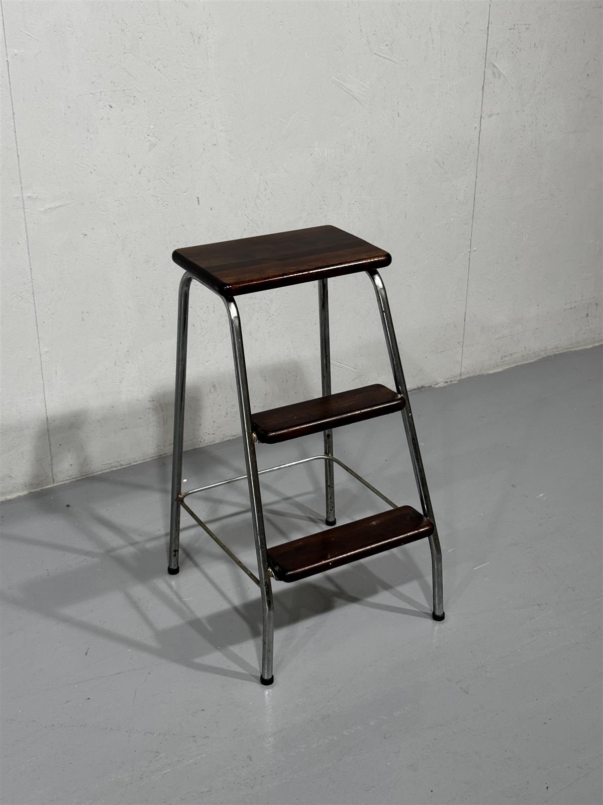 Ruskea porrasjakkara