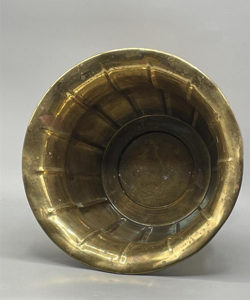 Vintage messinkinen maljakko