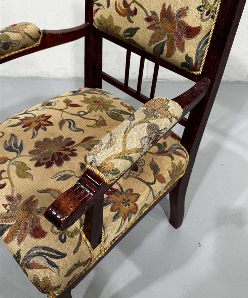 Vintage Kukkakuvioitu nojatuoli