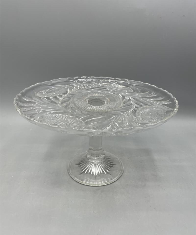 Lasinen jalallinen tarjoiluvati