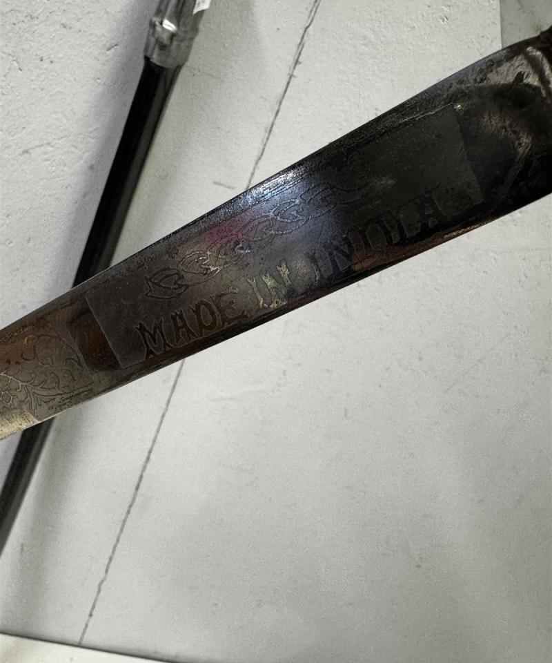 Miekka ja tuppi Intia