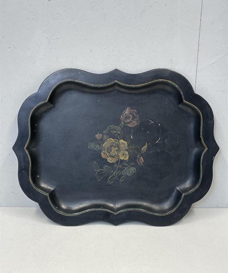 Vintage iso metallitarjotin kukkakuvioinnilla