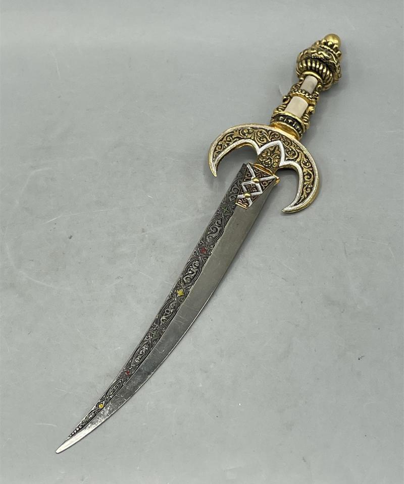 Koristeellinen tikari kirjeveitsi