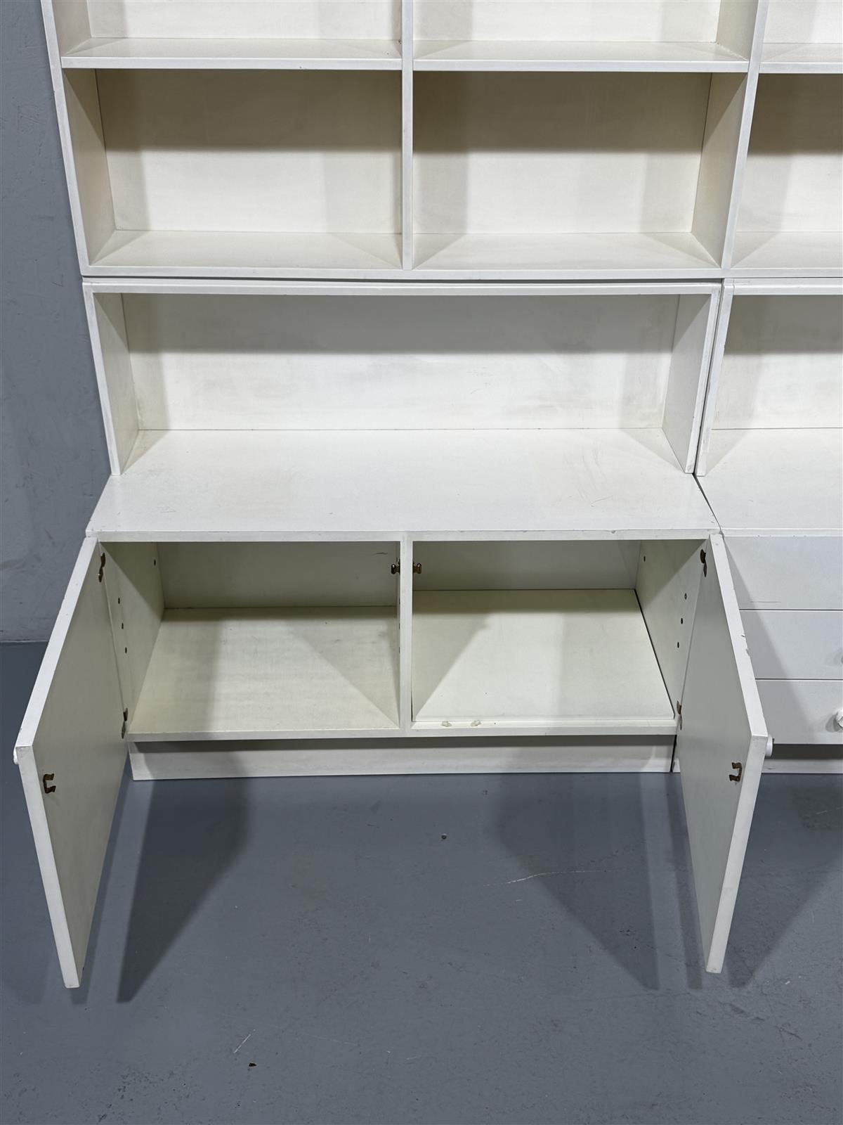 Huonekaluliike Mikko Nupponen kirjahylly