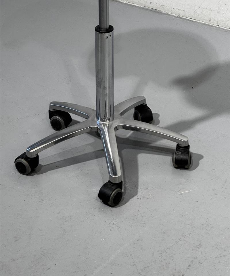 Satulatuoli musta kapea jalka