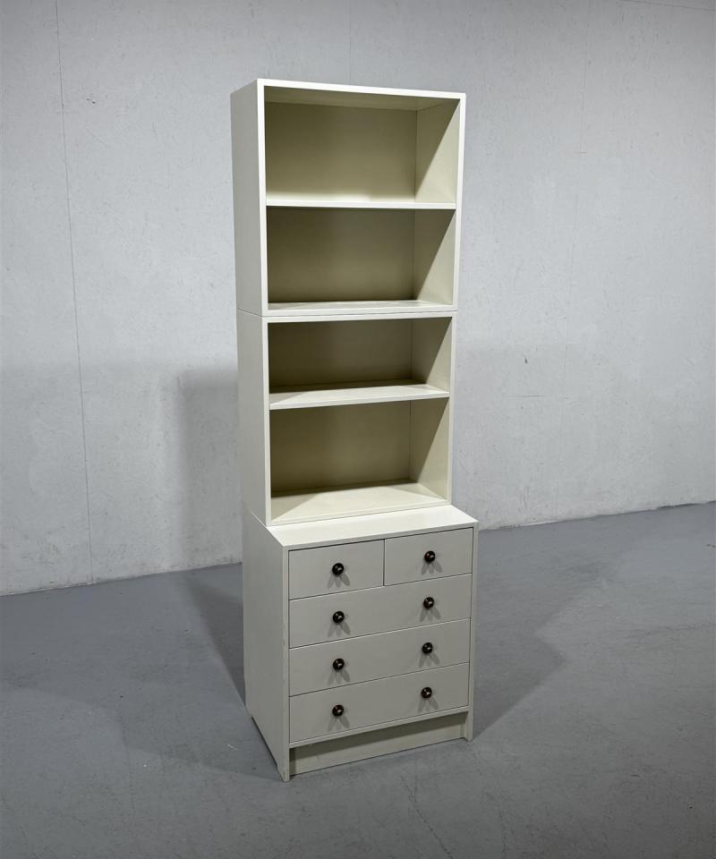 Vintage hylly lipastolla