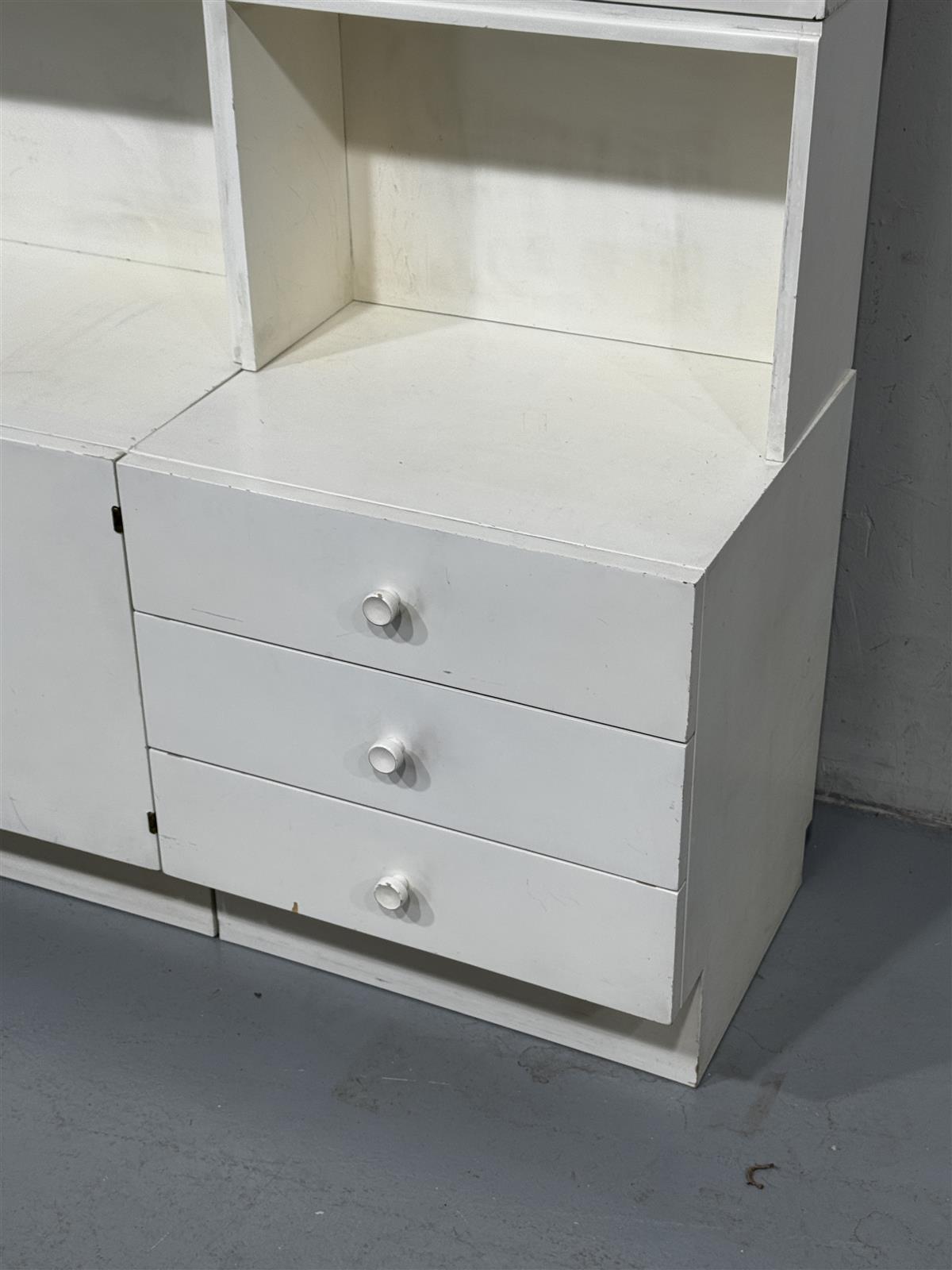 Huonekaluliike Mikko Nupponen kirjahylly