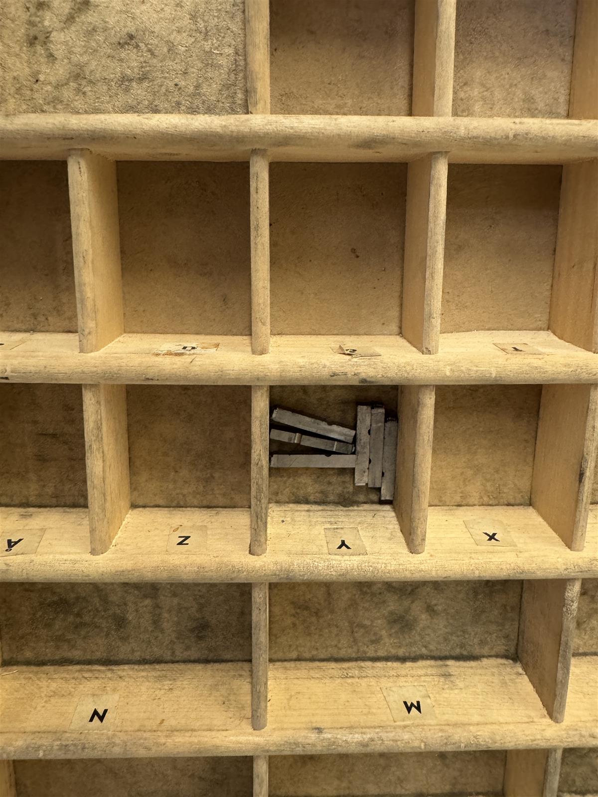 Kasti lokerikko koristeille