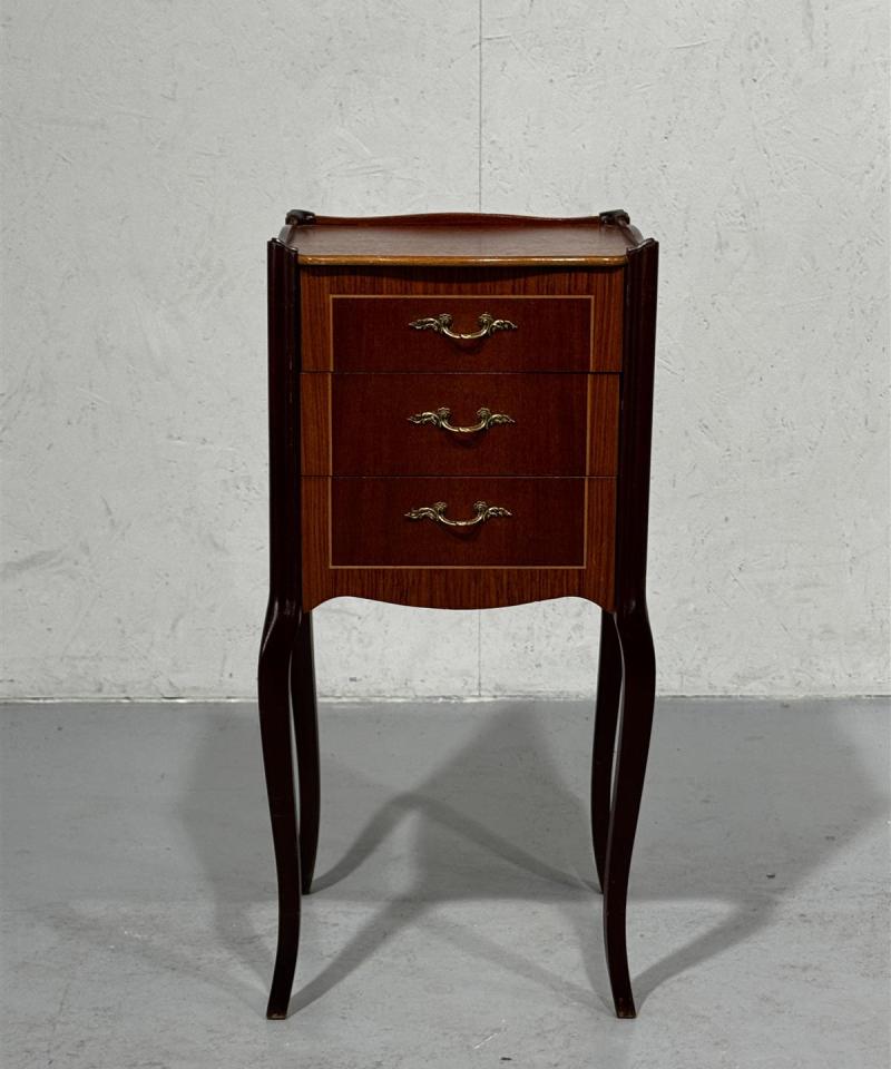 Rokokoo yöpöytä siro