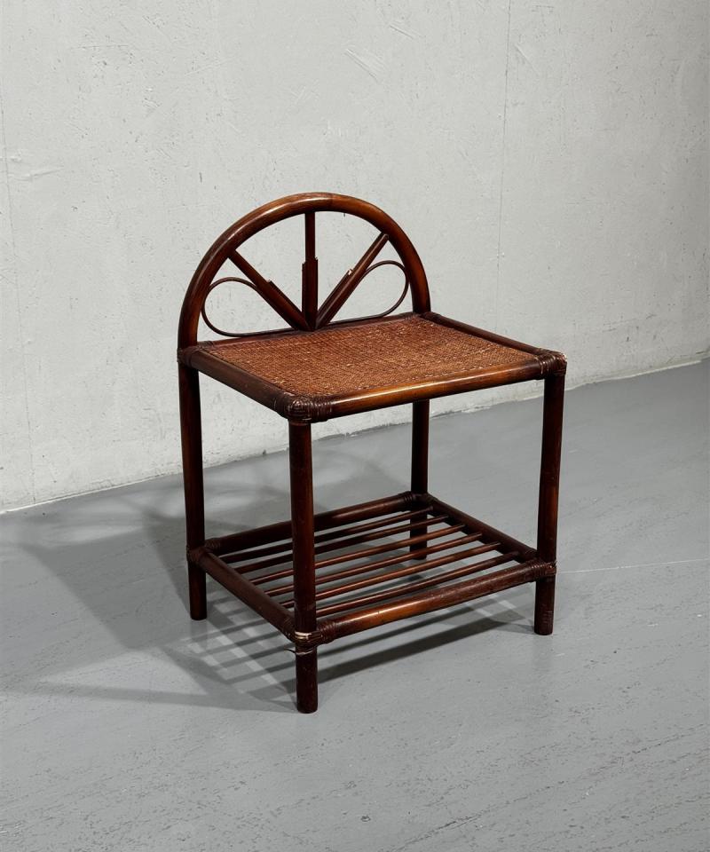 Rustiikkinen rottinki yöpöytä