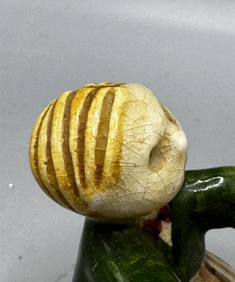 Keraaminen tanssiva pariskunta figuuri