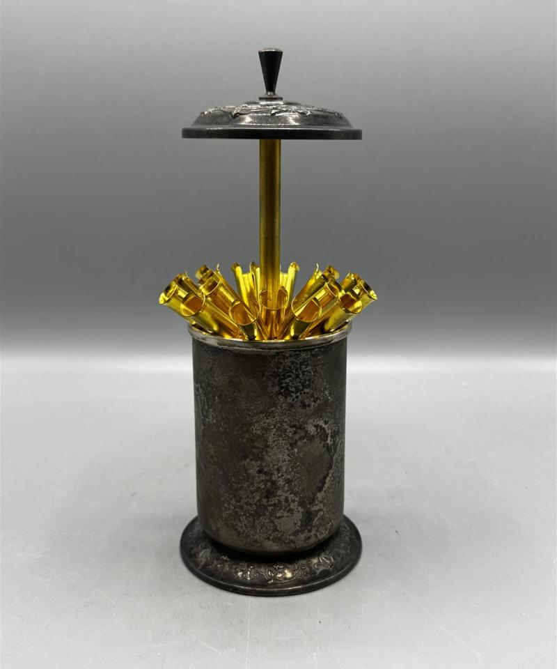 Vintage savukkeenannostelija