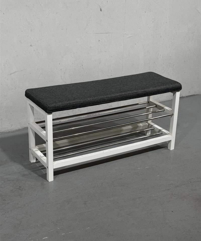 Jysk Egeskov penkki kenkähyllyllä