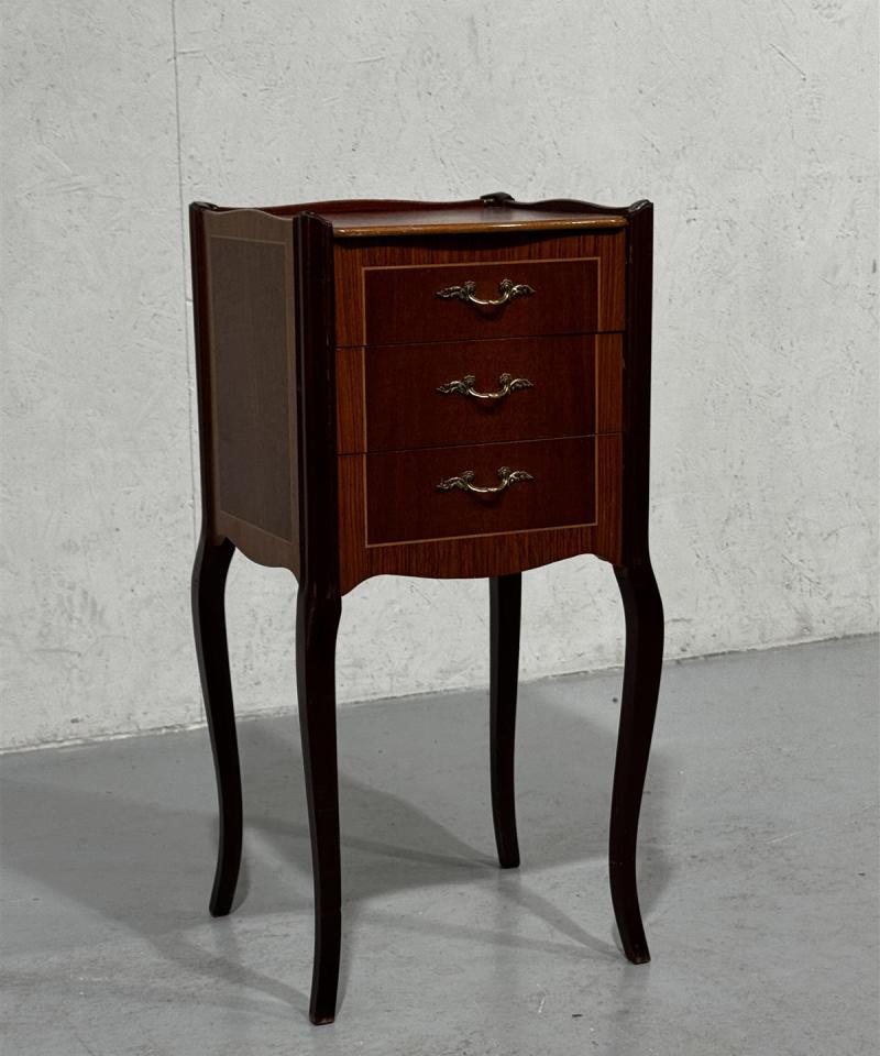 Rokokoo yöpöytä siro