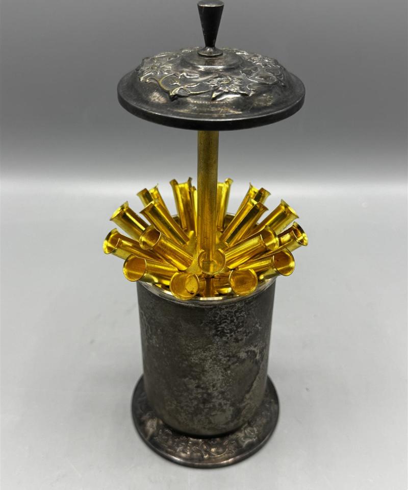 Vintage savukkeenannostelija