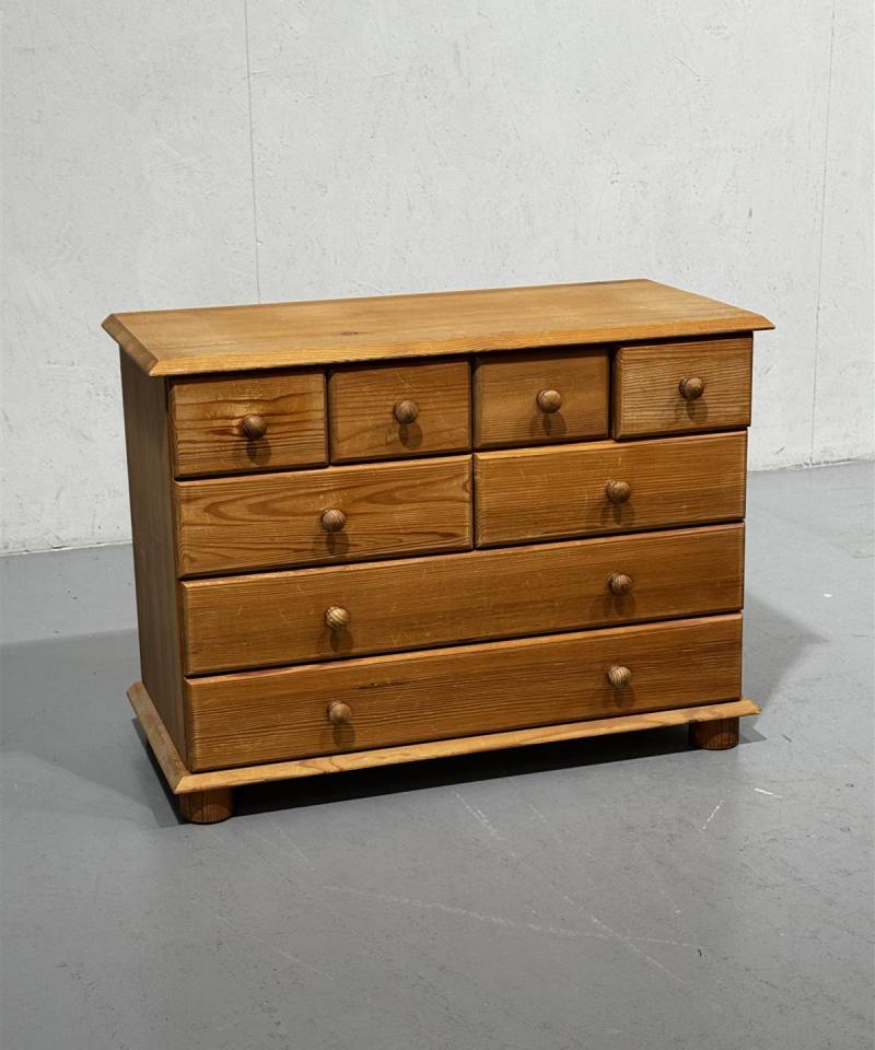 Lipasto mäntypuu 8 vetolaatikkoa