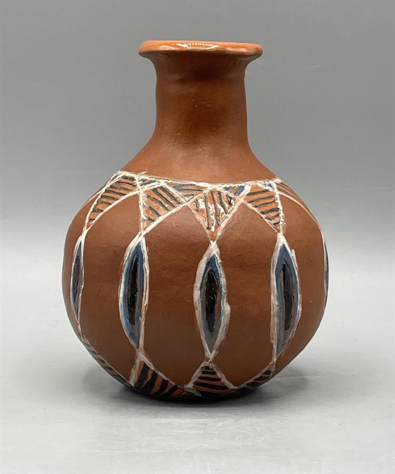 Käsintehty keraaminen maljakko