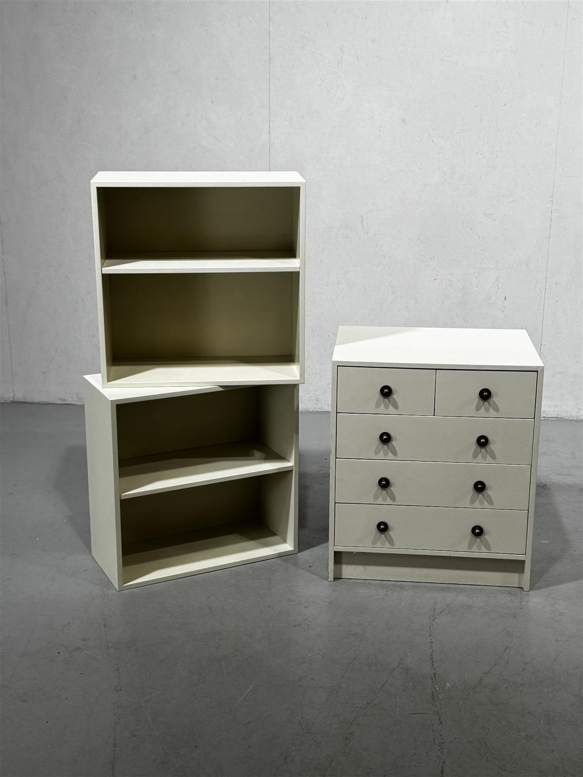 Vintage kirjahylly lipastolla (3 moduulia)