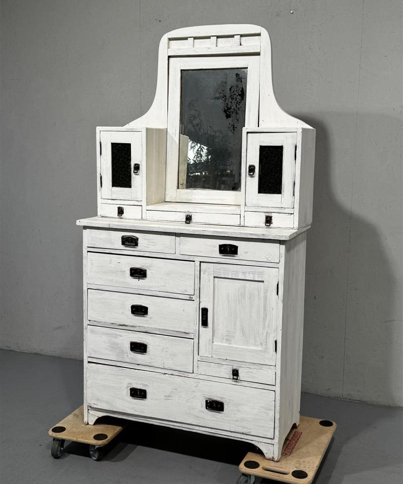 Vintage peilipiironki entisöitäväksi