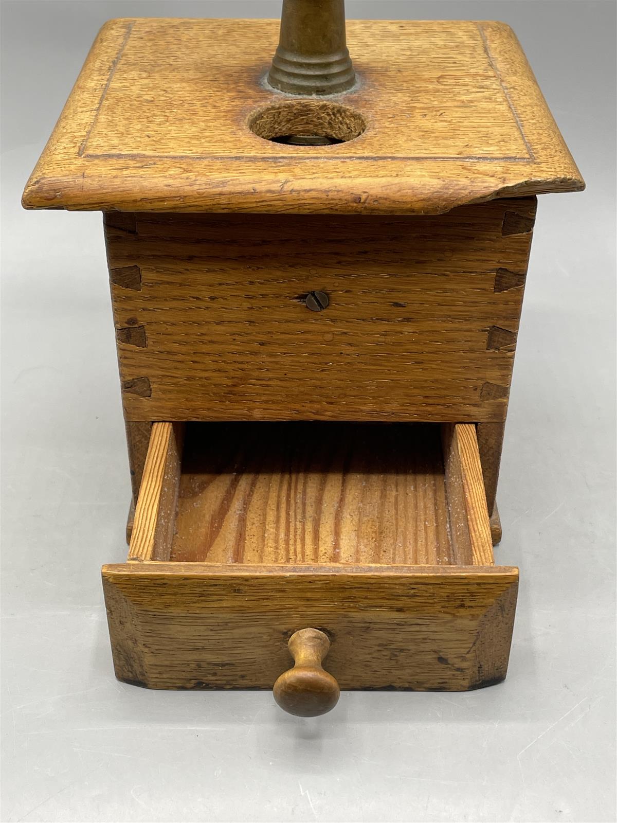 Vintage kahvimylly koriste