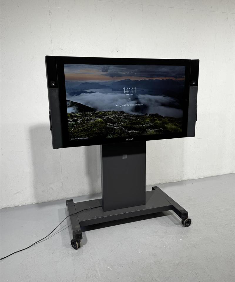Microsoft Surface Hub 50" näyttö