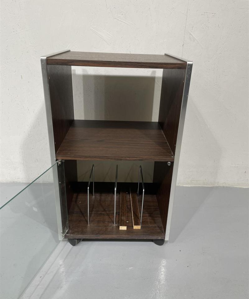 Stereo laitekaappi räkki