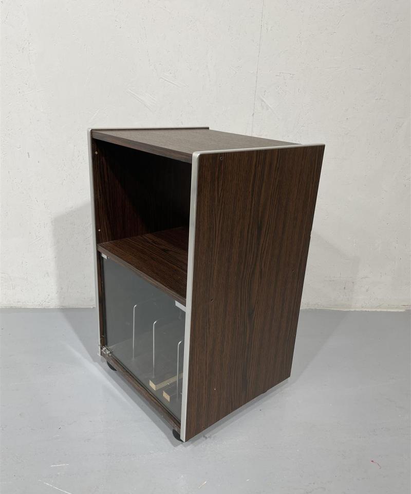 Stereo laitekaappi räkki