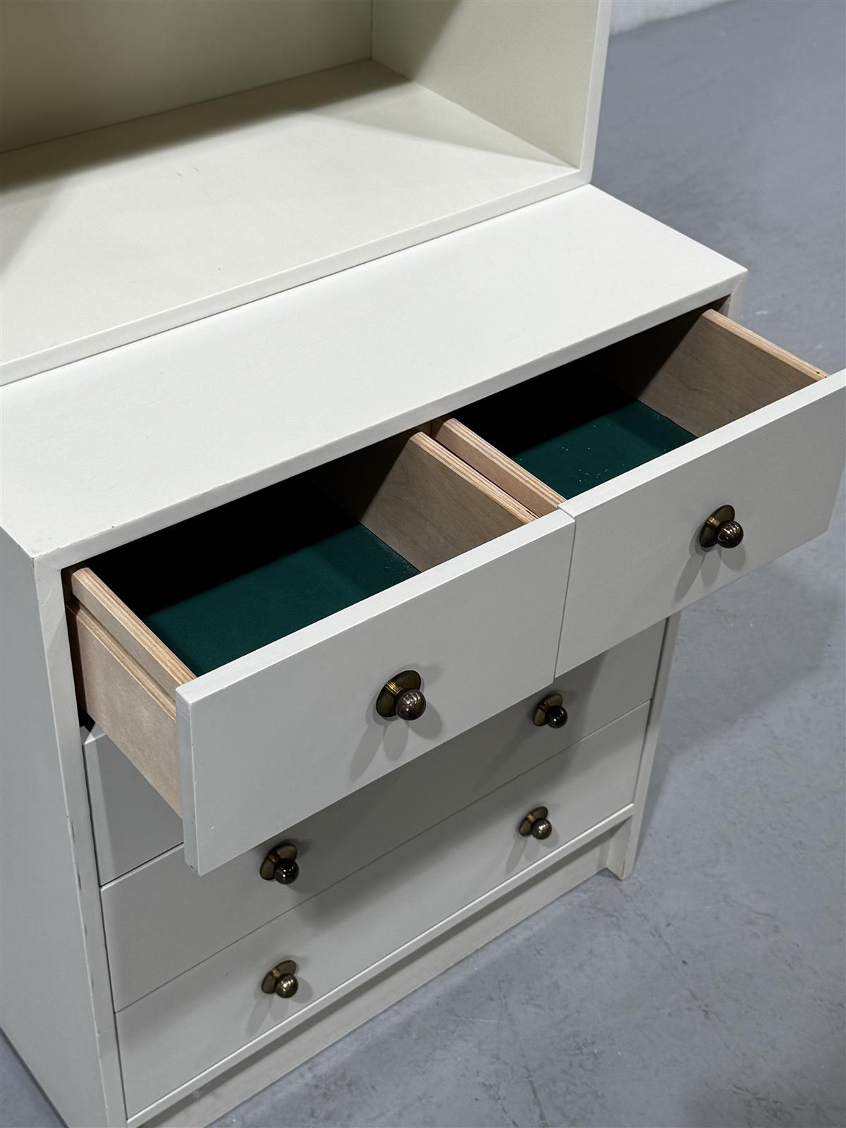 Vintage kirjahylly lipastolla (3 moduulia)