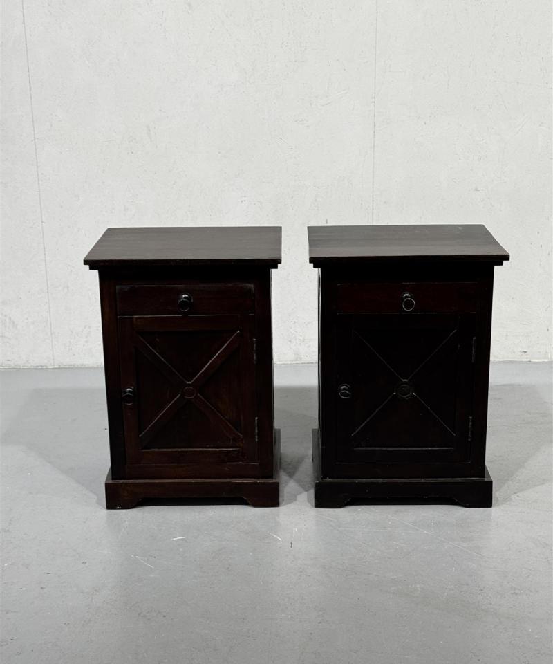 Akaasia yöpöydät (2 kpl)