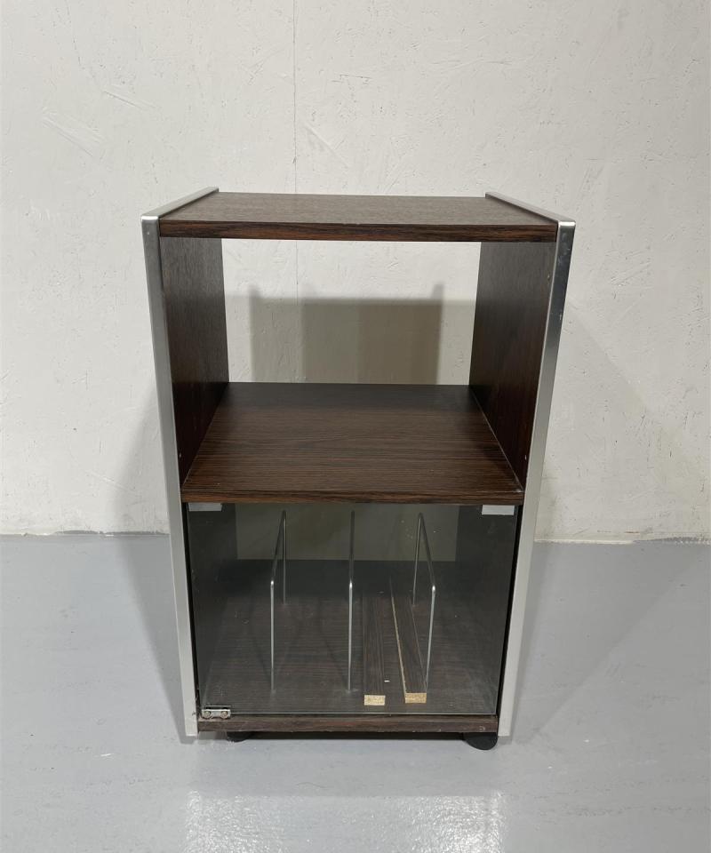 Stereo laitekaappi räkki