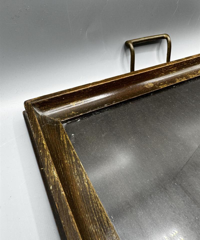 Tarjotin koristekuviolla messinkikahvoin