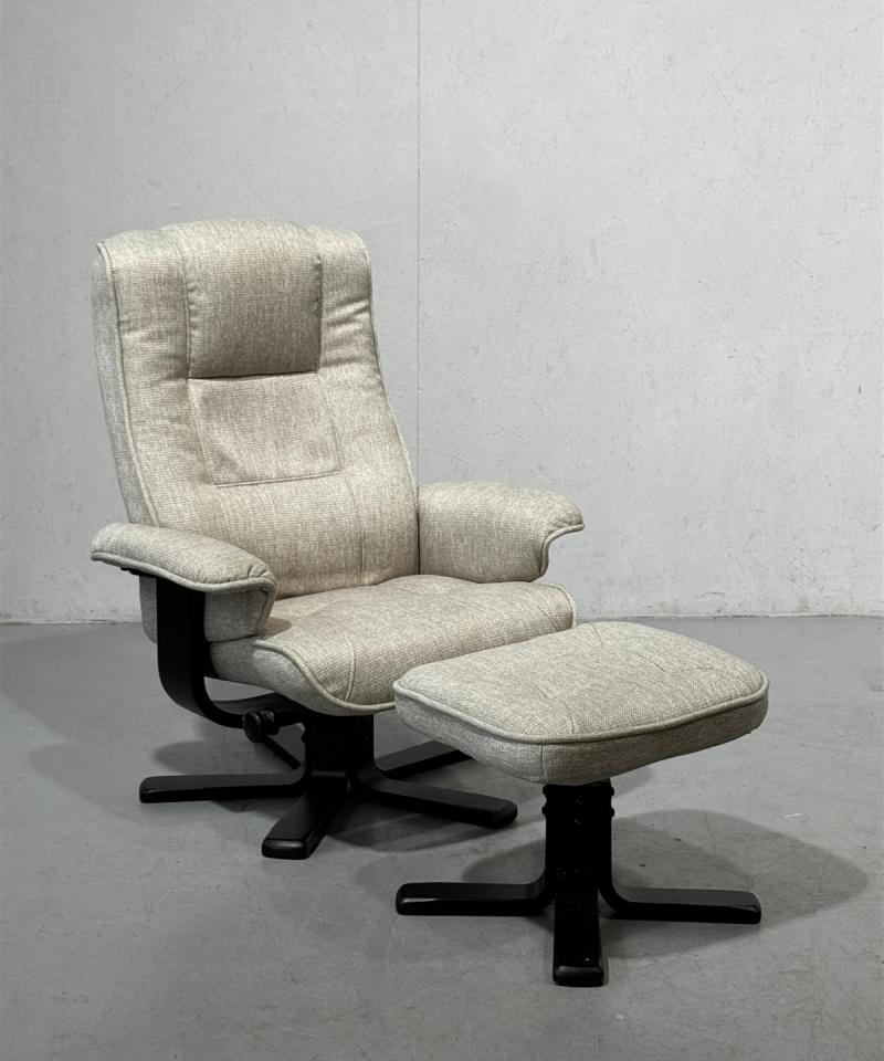 Nojatuoli ja rahi kangasverhoiltu