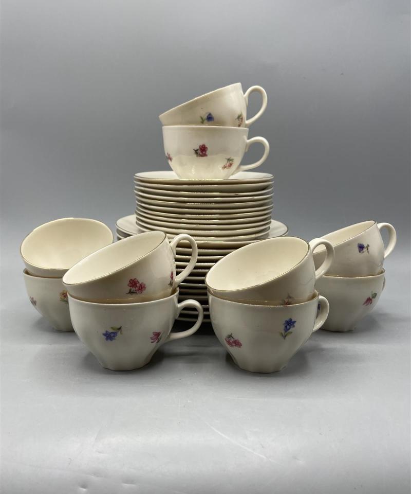 Arabia Pikkukukkia kahvikupit 20-osaa