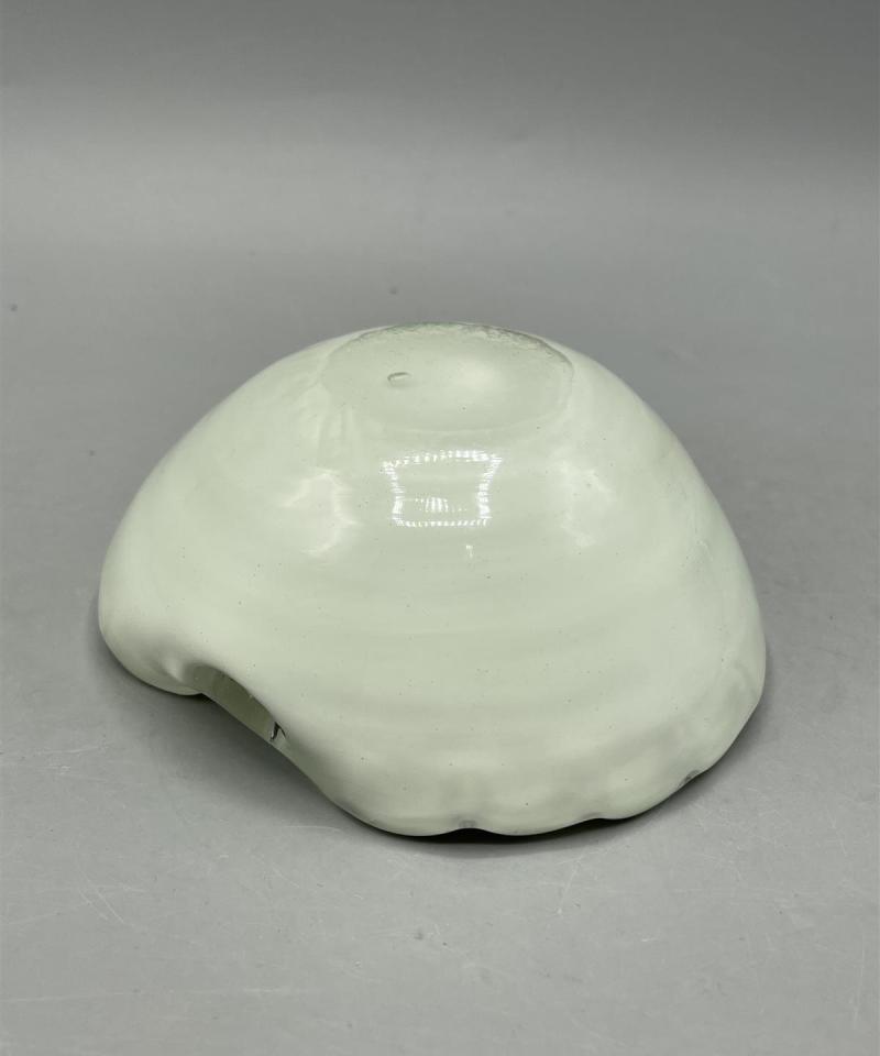 Koristeellinen eklektinen tuhka-astia