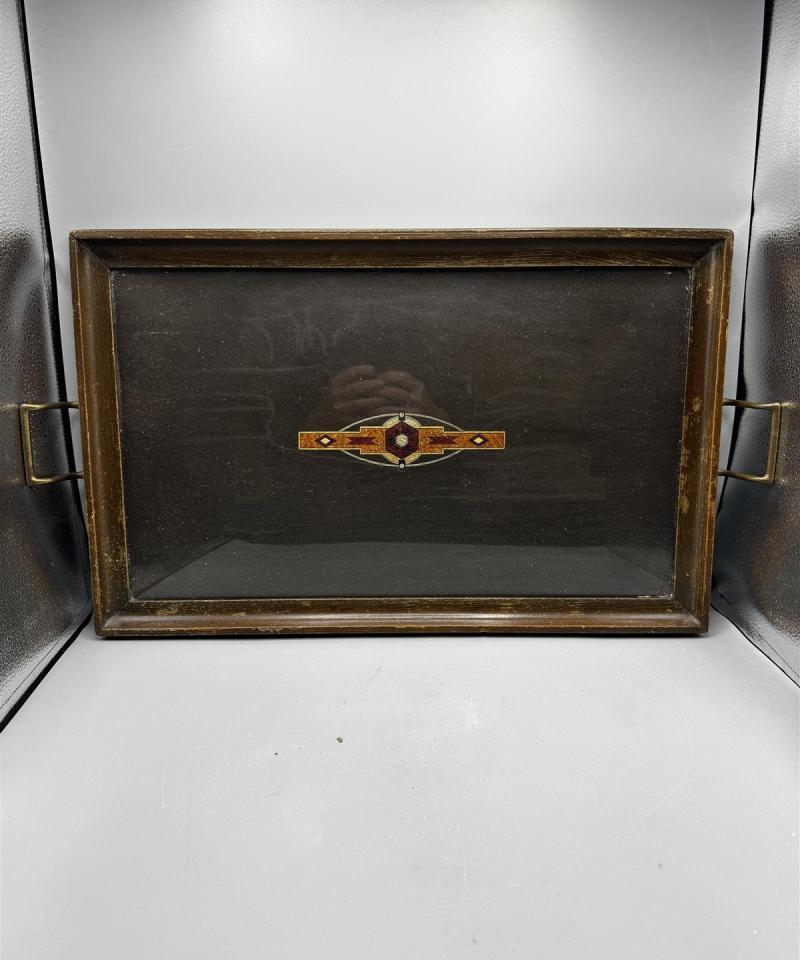 Tarjotin koristekuviolla messinkikahvoin