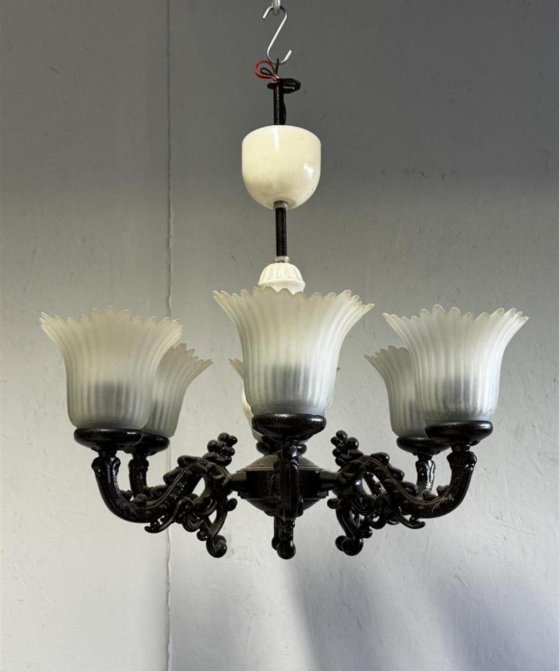 Kattokruunu takorauta lasivarjostimilla