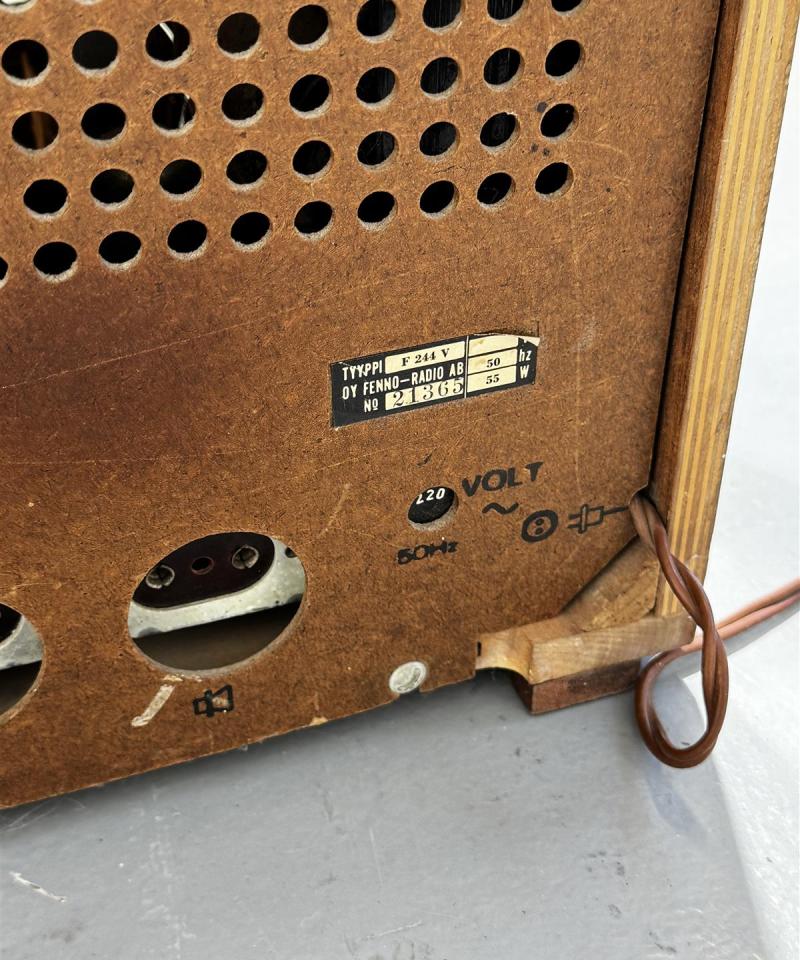 Vintage Fennoseura F 244 V radio