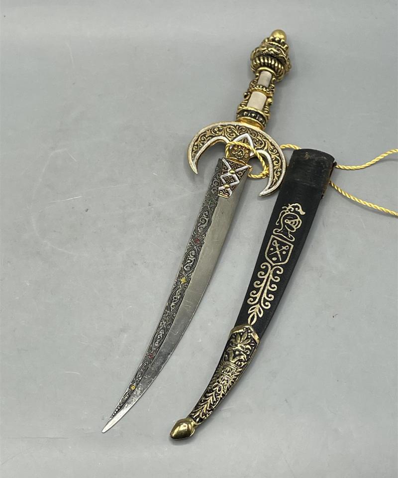 Koristeellinen tikari kirjeveitsi