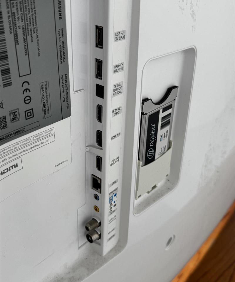 Samsung 4K Ultra HD Smart kaareva TV valkoinen