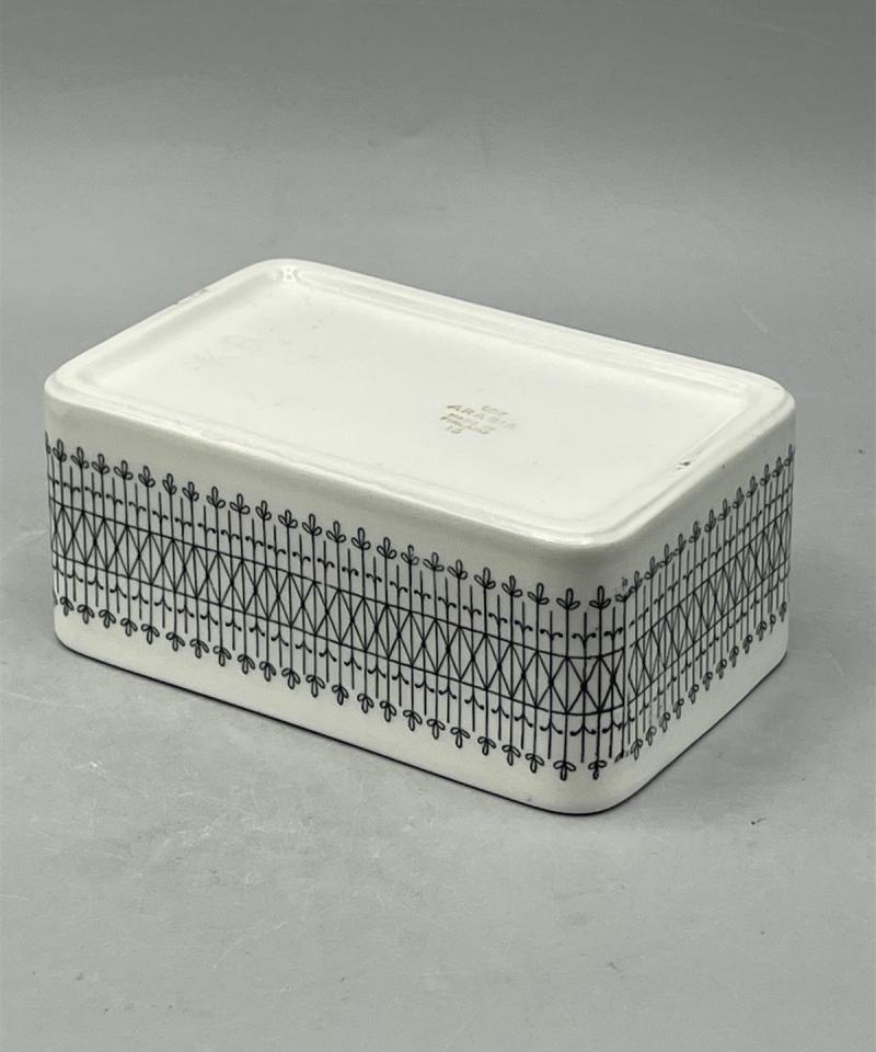 Arabia Emilia voirasia, Raija Uosikkinen