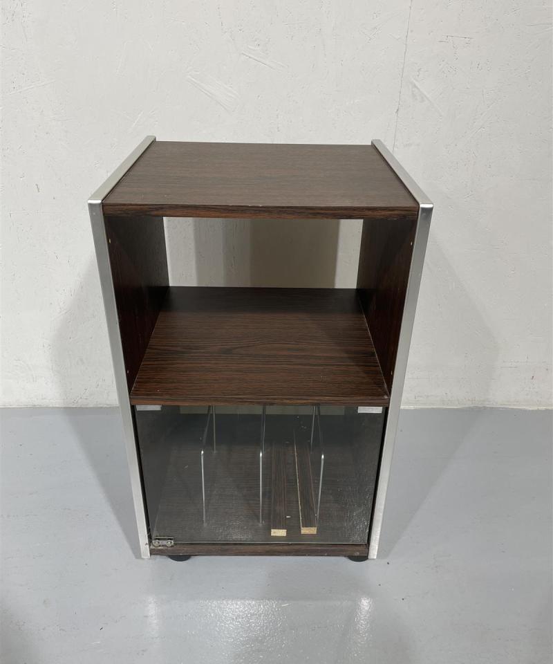 Stereo laitekaappi räkki