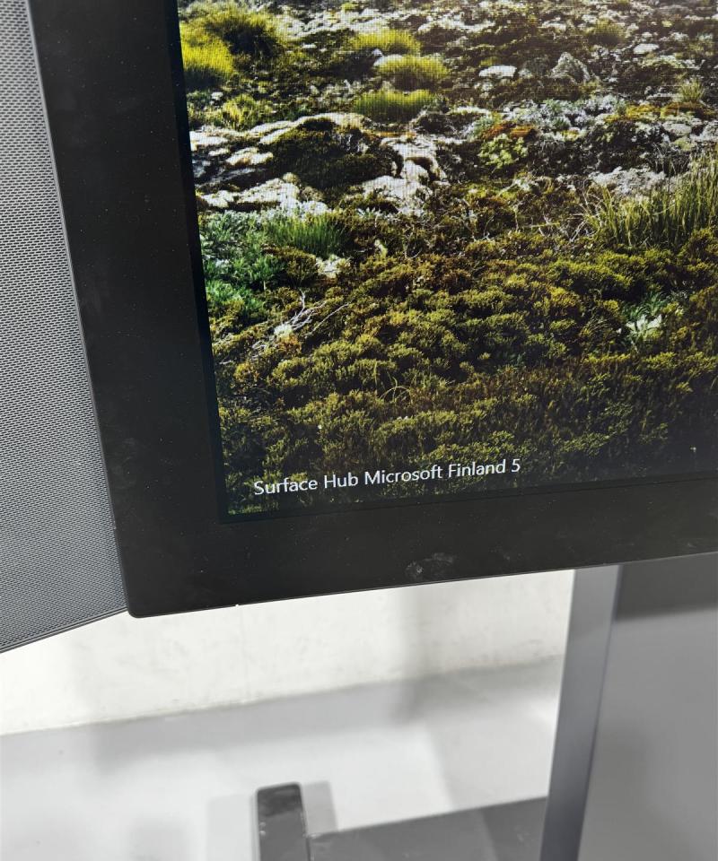 Microsoft Surface Hub 50" näyttö