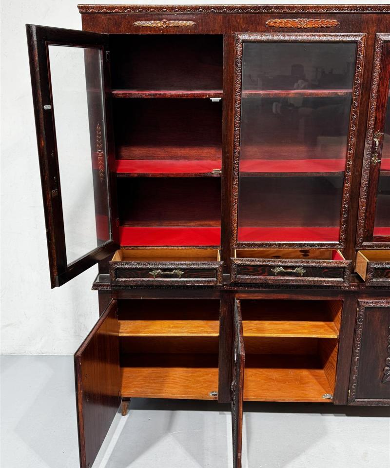 Rustiikkinen vitriinikaappi