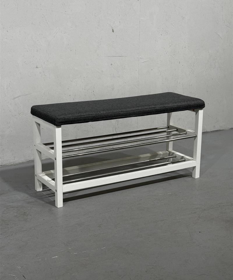 Jysk Egeskov penkki kenkähyllyllä